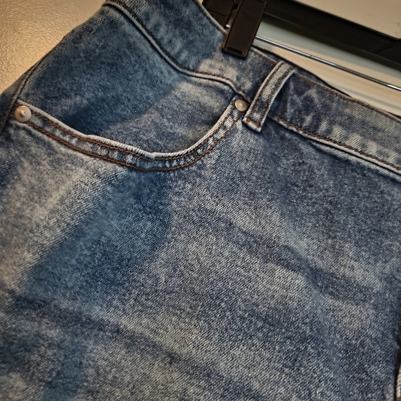 20 Lane Bryant Mid Rise Wide Leg Crop Jean, Signature Fit, Magic Waistband - Picture 4 of 11